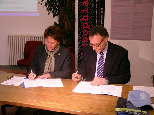 Firma dell'accordo Quadro di Cooperazione tra il Programma delle Nazioni Unite per gli Insediamenti
Umani (UN-HABITAT) e la Provincia di Prato